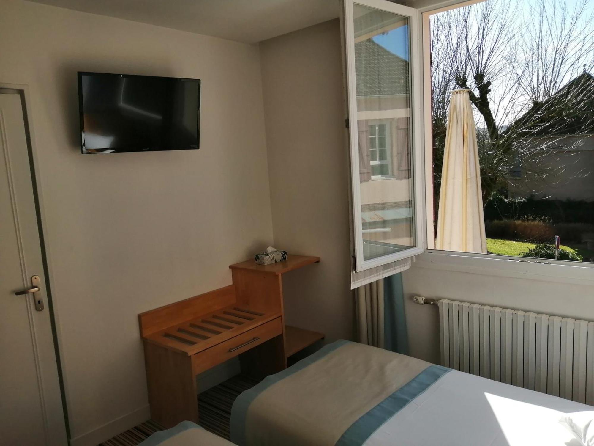 Hotel Les Fleurs Pontaubert ภายนอก รูปภาพ