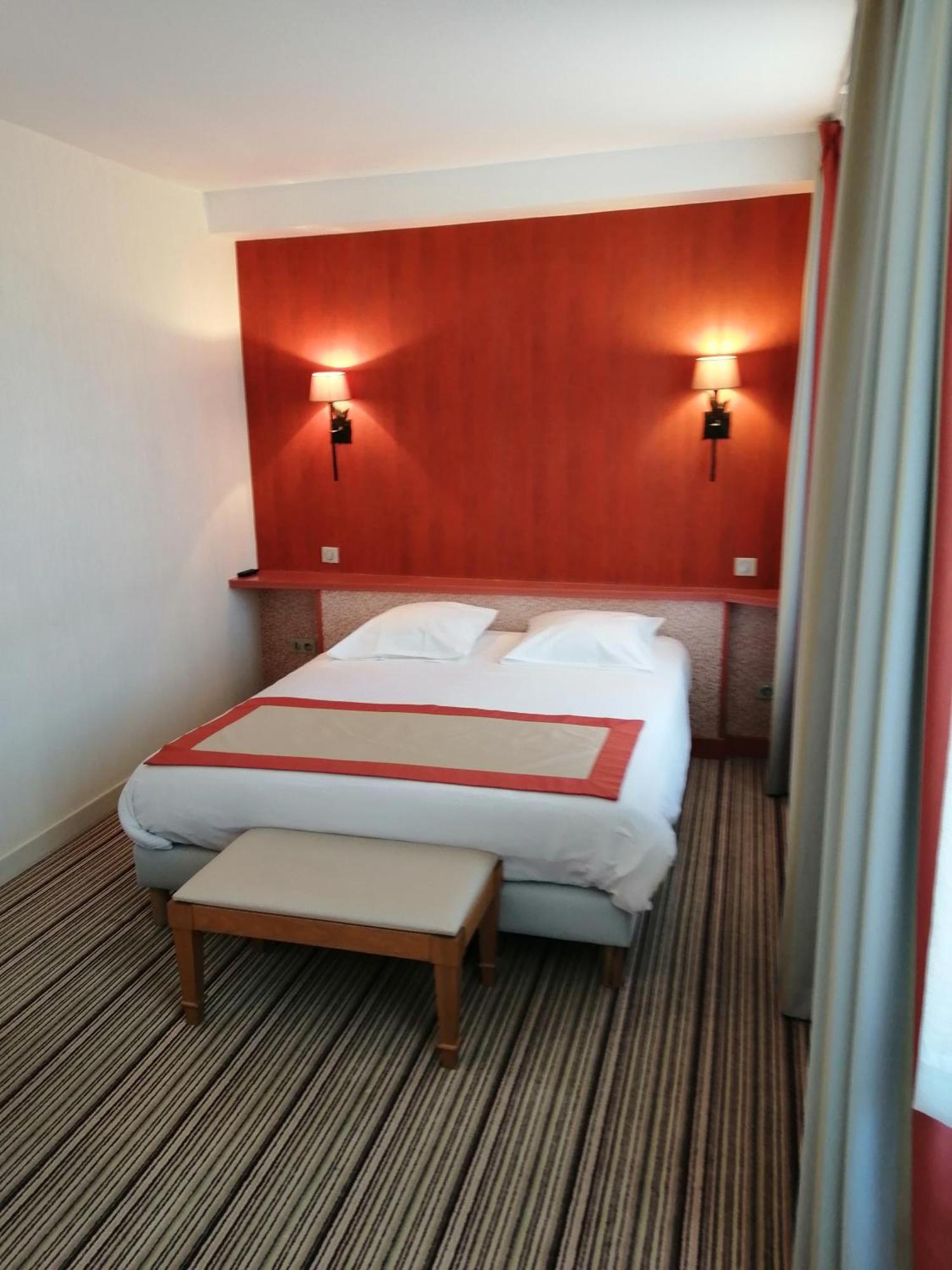 Hotel Les Fleurs Pontaubert ภายนอก รูปภาพ