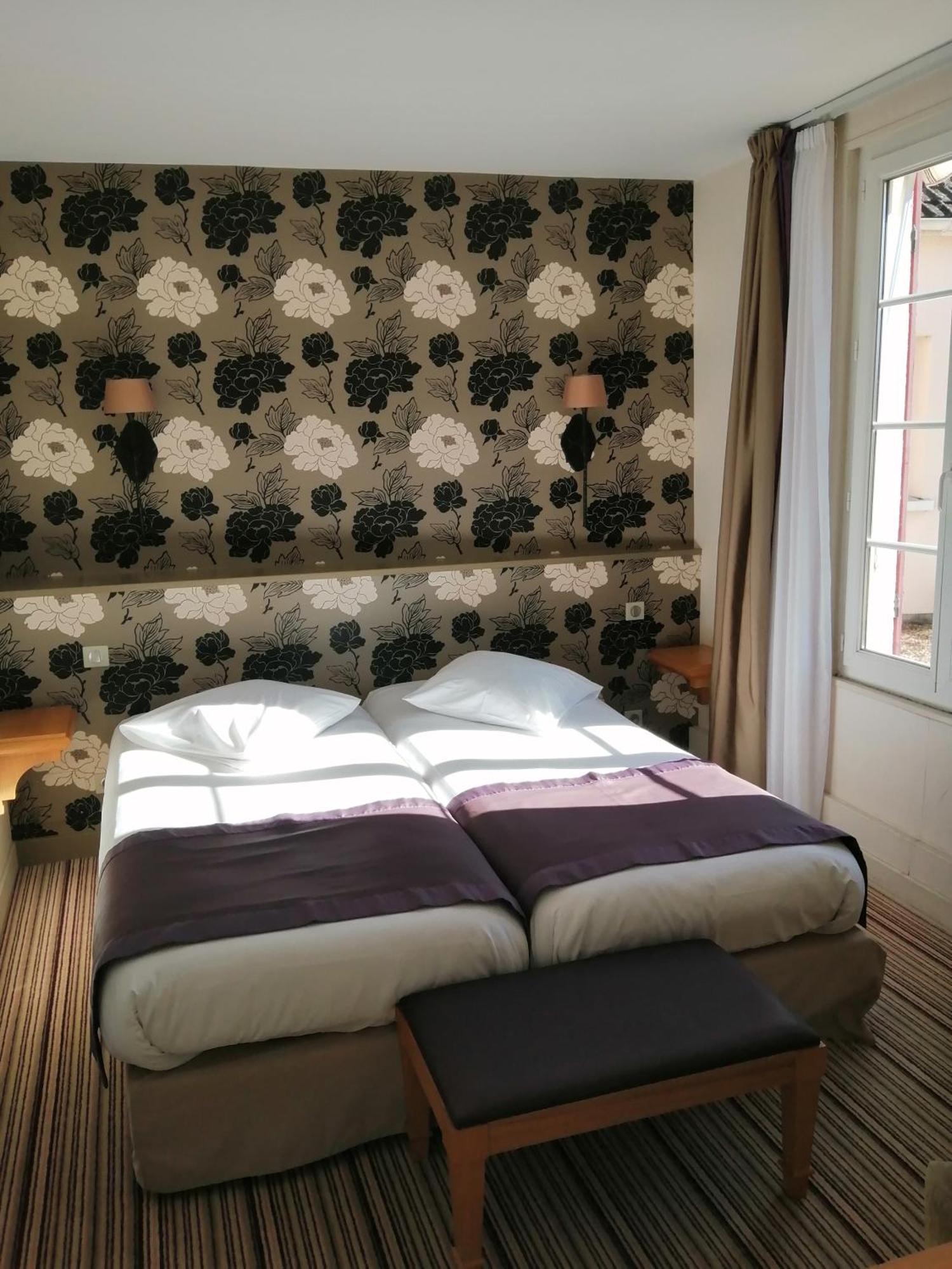 Hotel Les Fleurs Pontaubert ภายนอก รูปภาพ