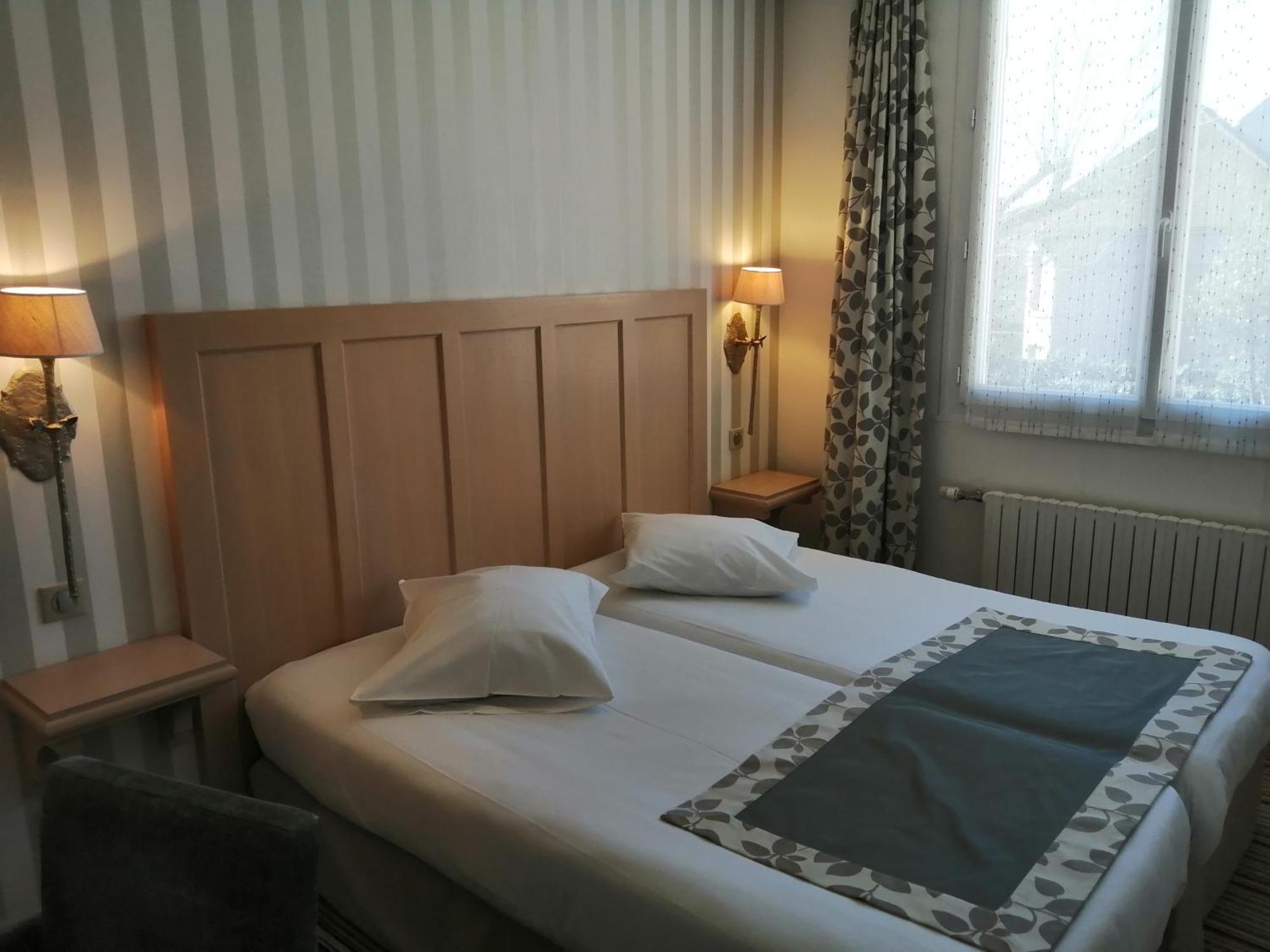 Hotel Les Fleurs Pontaubert ภายนอก รูปภาพ