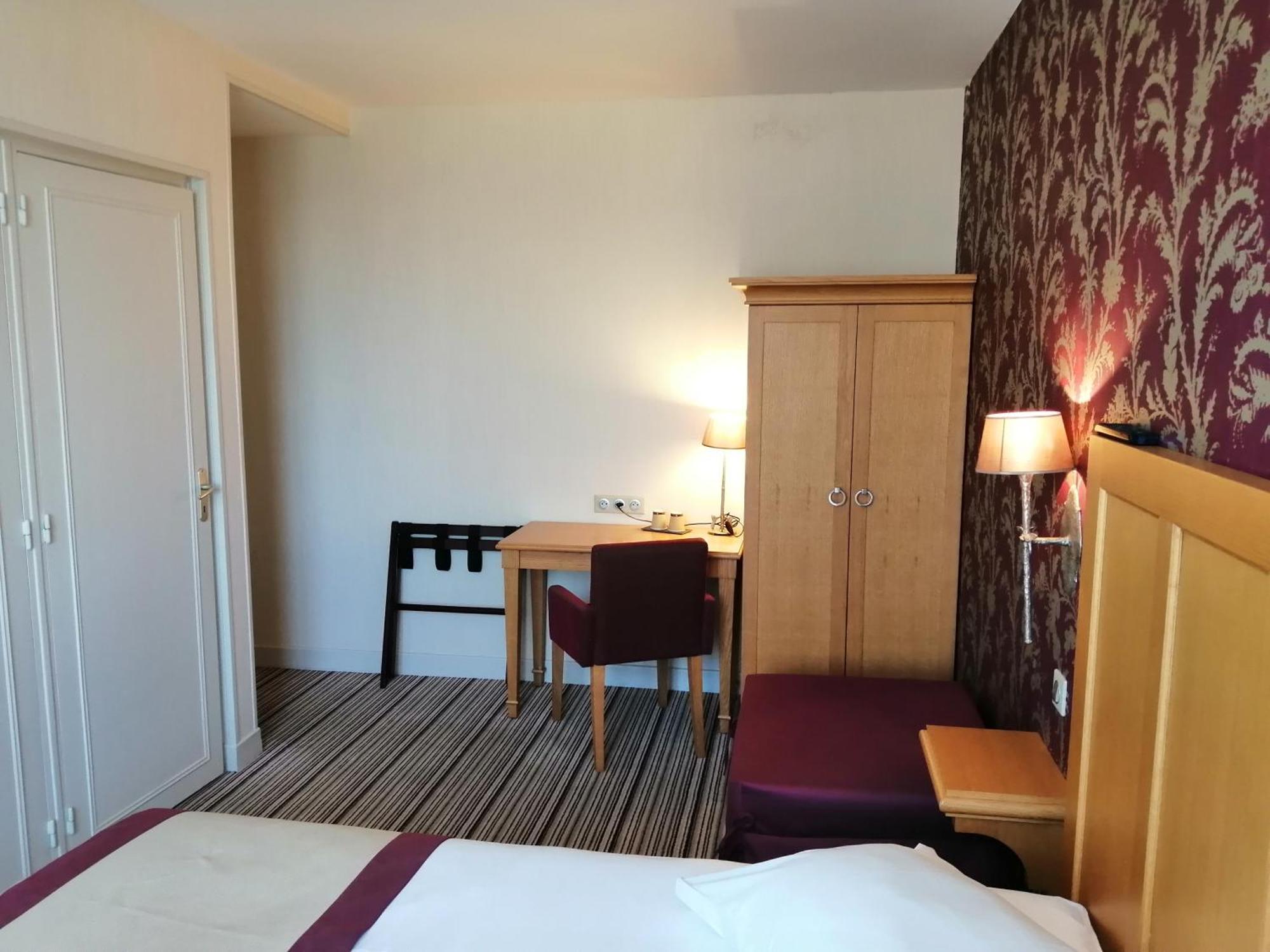 Hotel Les Fleurs Pontaubert ภายนอก รูปภาพ