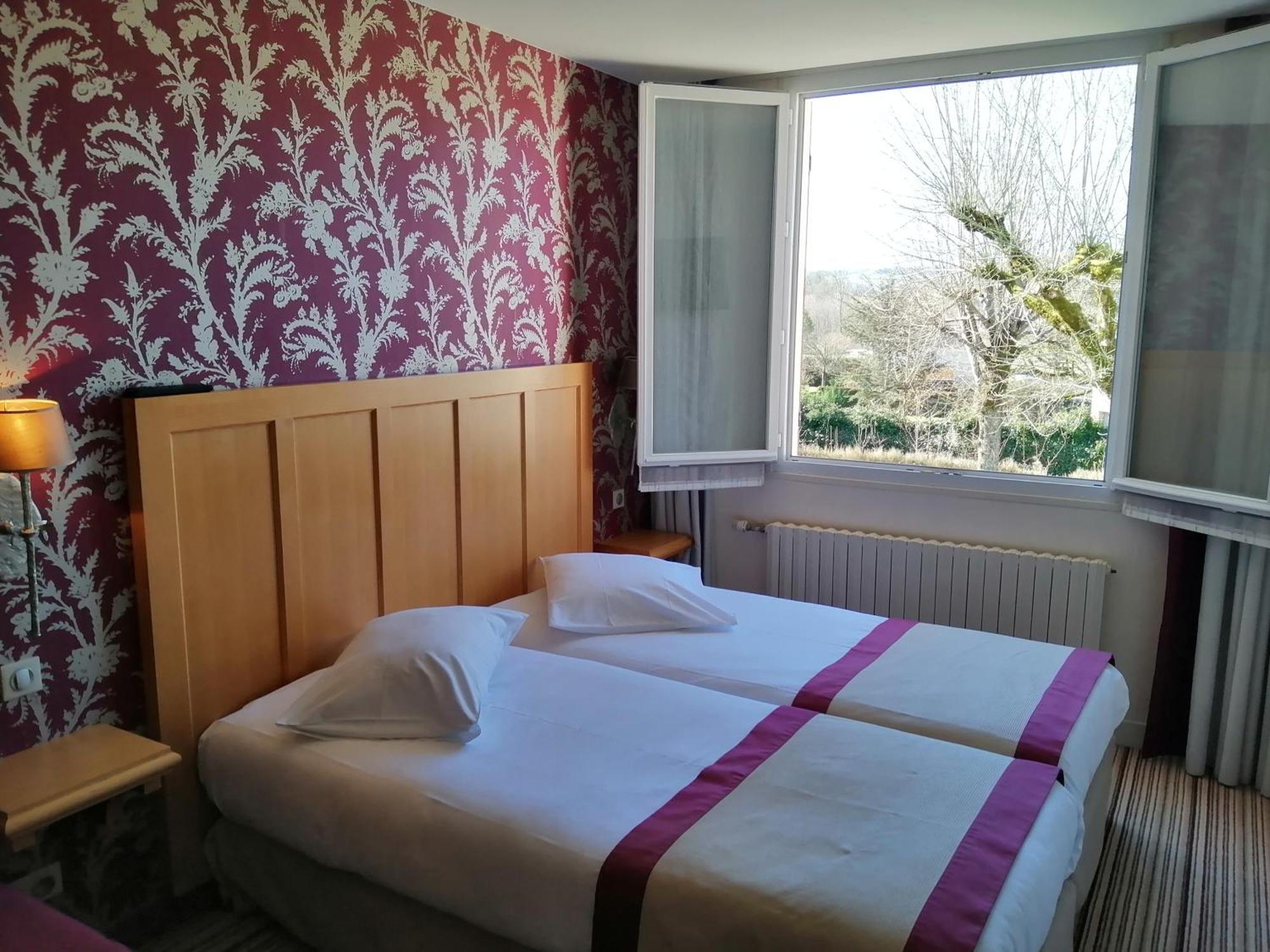 Hotel Les Fleurs Pontaubert ภายนอก รูปภาพ