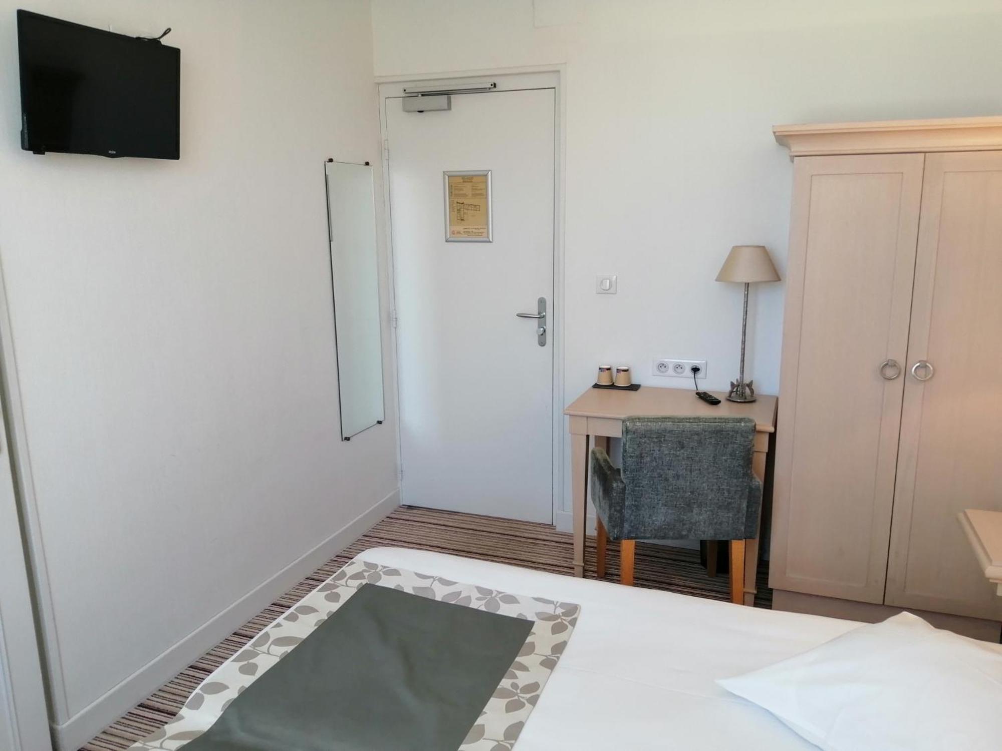Hotel Les Fleurs Pontaubert ภายนอก รูปภาพ